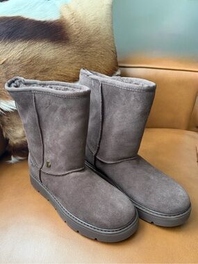 Skechers SLIP INS Women's Short Suede Winter Boots in Brown